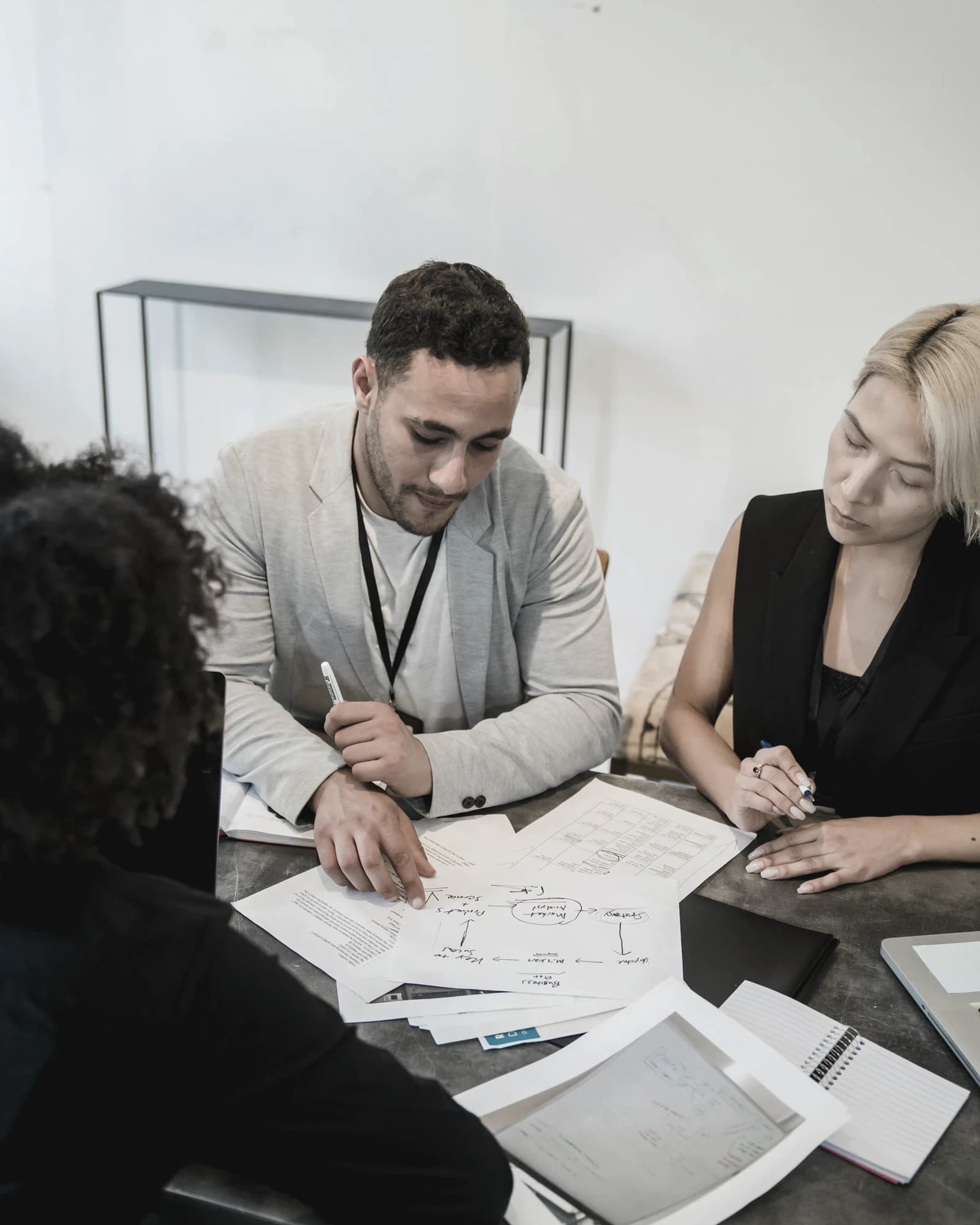 Workshop sobre mesa para definir fases, reglas y trazabilidad de gestión de clientes en energía